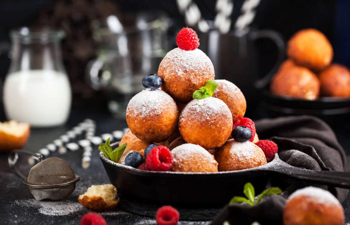 Æbleskiver med rygeost, tomat-fennikelmarmelade og lakrids